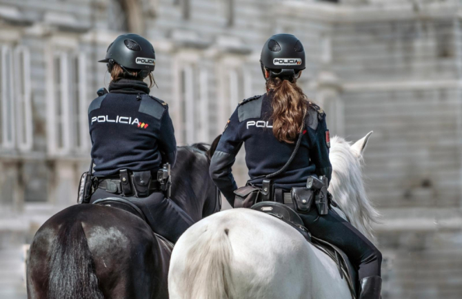 Policía Nacional y seguridad privada: una colaboración esencial para proteger a la sociedad Policía Nacional y seguridad privada: una colaboración esencial para proteger a la sociedad
